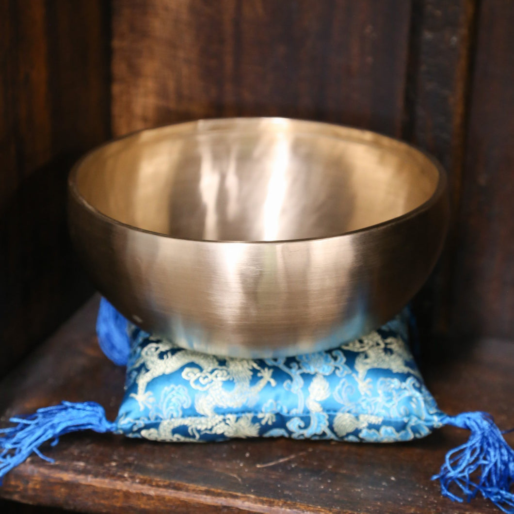 Handcrafted Therapy Singing Bowl with Thick Edge