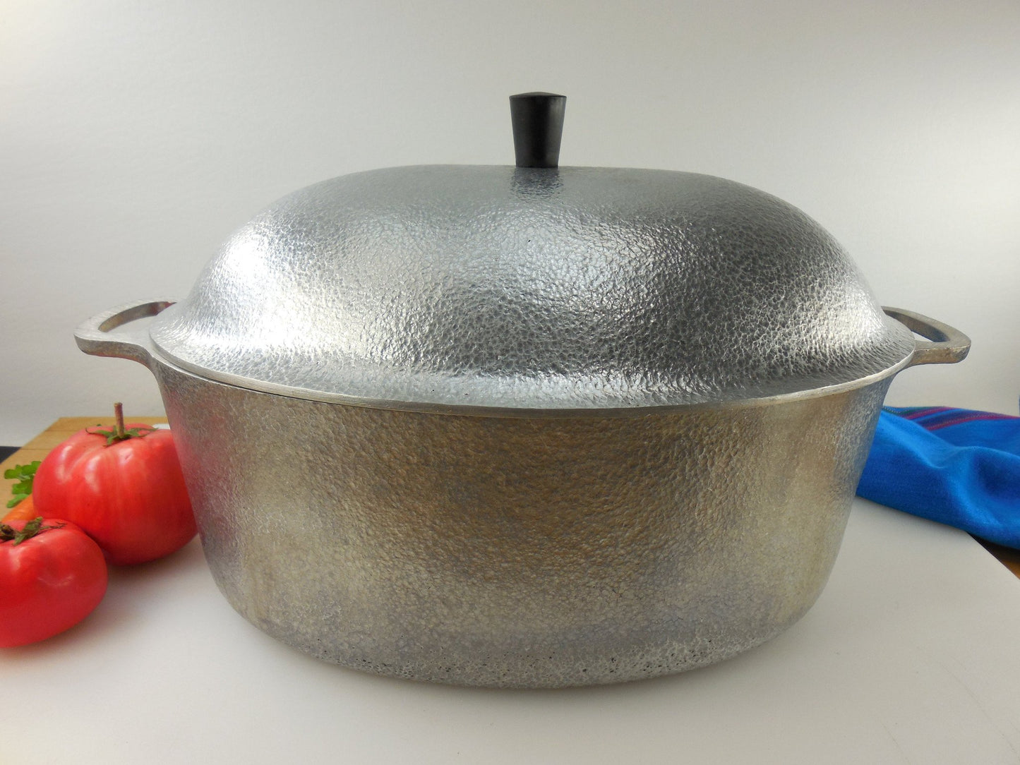 SOLD... Club Hammered Aluminum 15" Oval Roaster Pot with Lid - USA Vintage Hammercraft Cookware USA