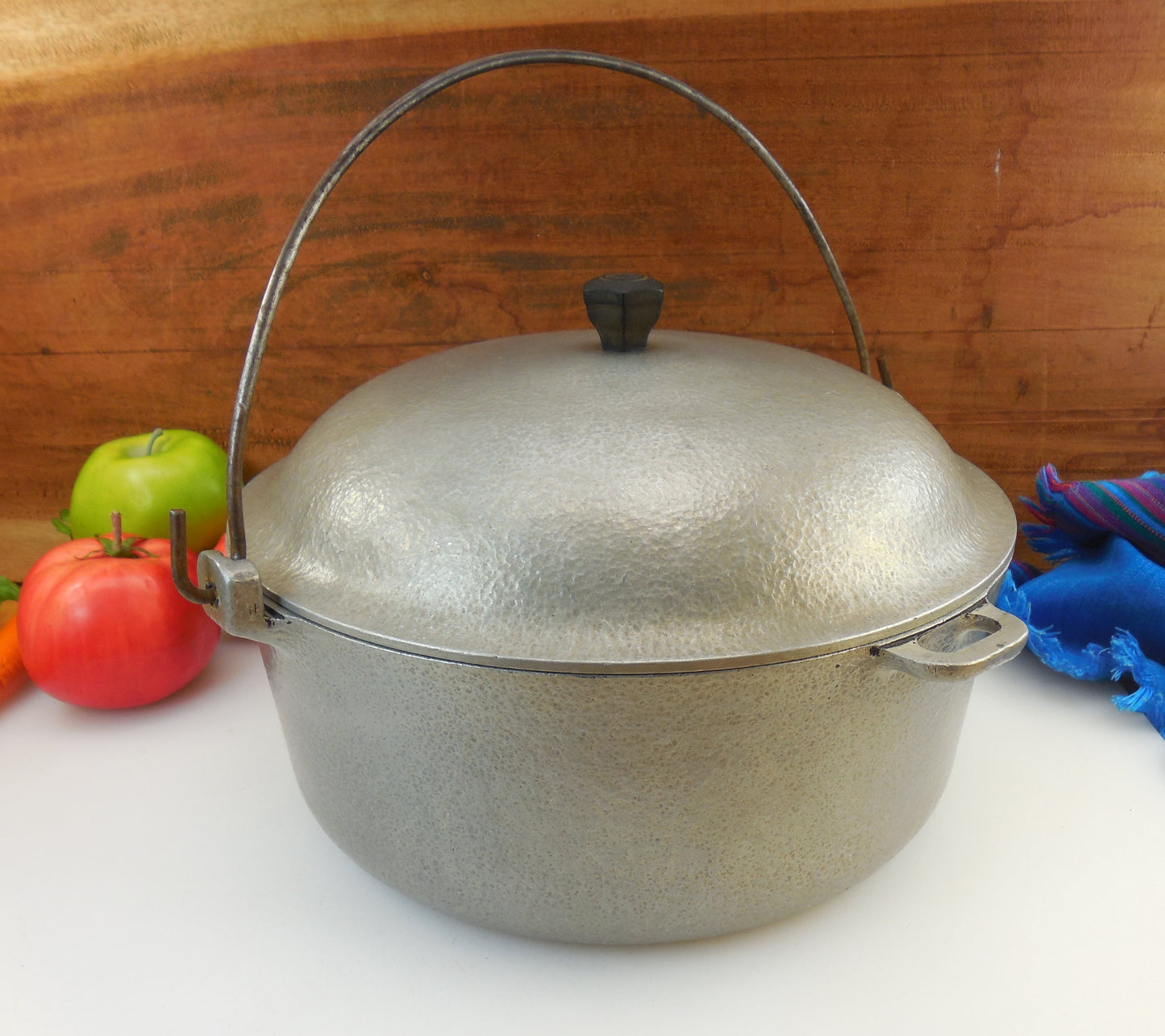 SOLD... Club Aluminum HammerCraft Cast Aluminum Dutch Oven... Pocked 4-1/2 Qt Stock Pot Bail Handle