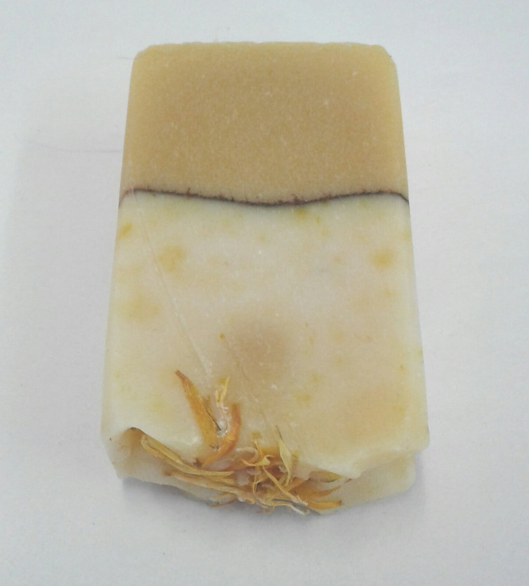 Handcrafted Goatsmilk, Calendula and Honey soap (no palm oil)