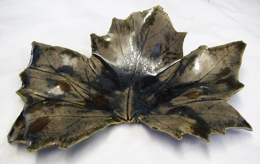 Handcrafted beautiful ceramic leaf plates