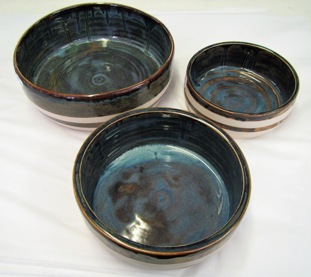 Handcrafted Set of 3 ceramic rustic bowls