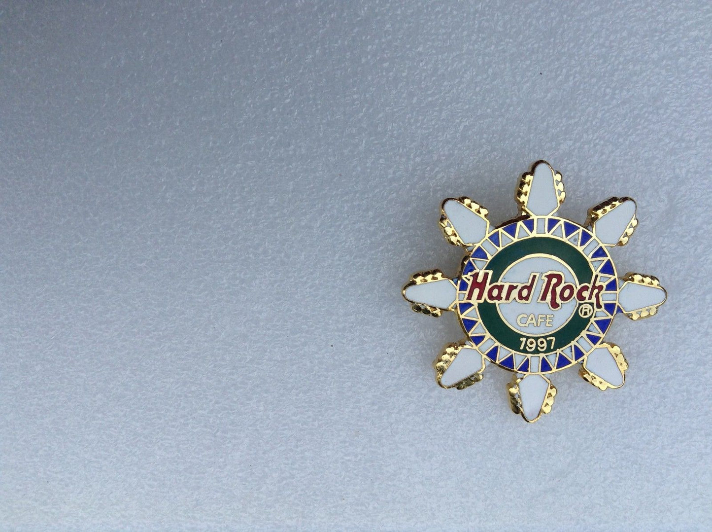 SNOWFLAKE PIN WITHOUT LOCATION Hard Rock Cafe Pin B11-433 Sold by Ashcraft GB